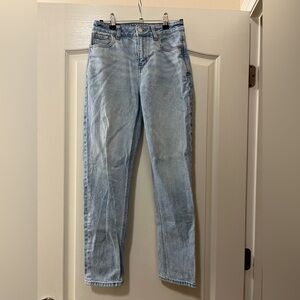 American Eagle Outfitters Light Wash mom Jeans sz 0 short